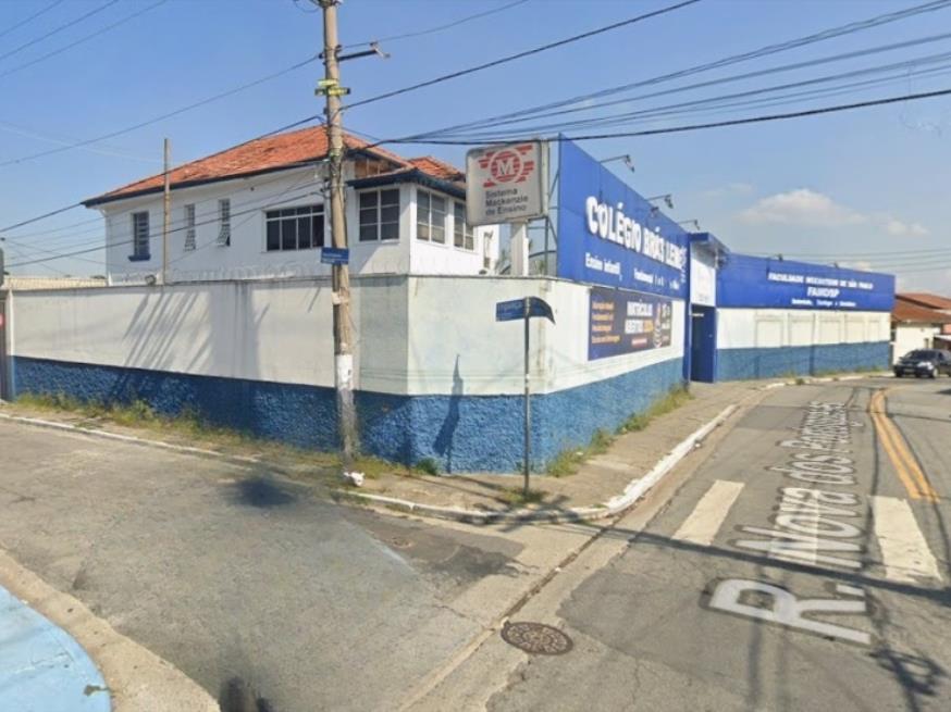 Foto ilustrativa 1 - Terreno com 6.700m² com prédios comerciais