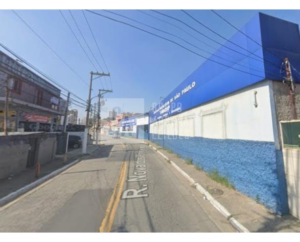 Foto de Terreno com 6.700m² com prédios comerciais